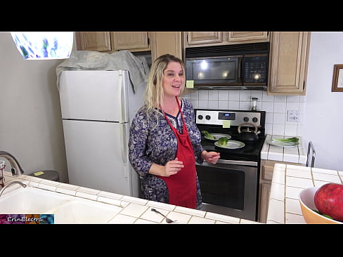 ❤️ A madrasta a ordenhá-lo na cozinha antes do seu encontro Sexo superior em porno pt.qizpornolar.ru ❌❤