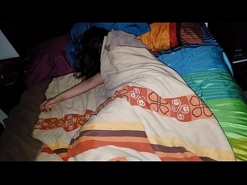 ❤️ Stepson berating a sua jovem madrasta enquanto ela dorme. Sexo superior em porno pt.qizpornolar.ru ❌❤